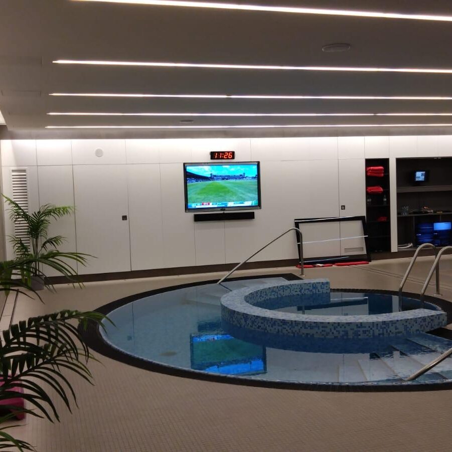 Display screen installation: LFC AXA Training Centre, hydrotherapy pool area